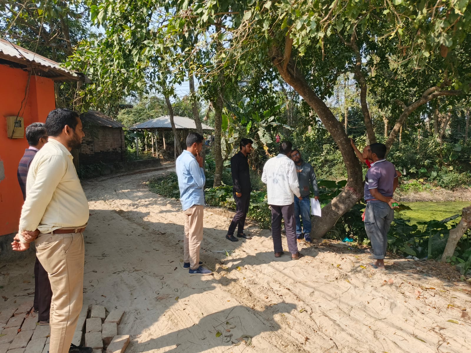 আলমডাঙ্গা পৌরসভার নিম্নআয় এলাকা চলমান কাজের স্থীরচিত্র